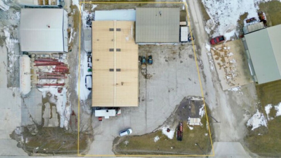 Primary Photo Of 1304 N Division St, Pontiac Flex For Sale