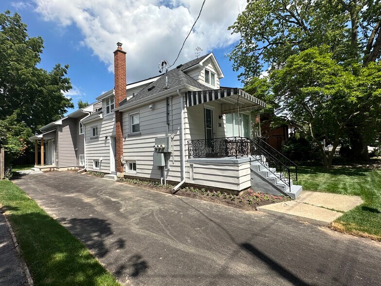 More Photos Of 38 Viewpoint Av, Hamilton Apartments For Sale