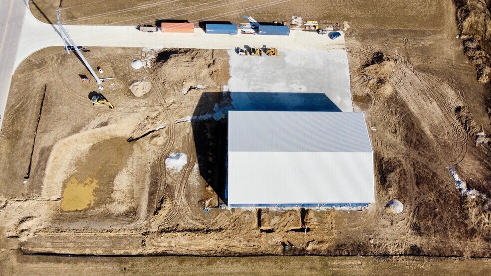 More Photos Of 5700 Eastside Parkway Dr, Gas City Light Distribution For Lease