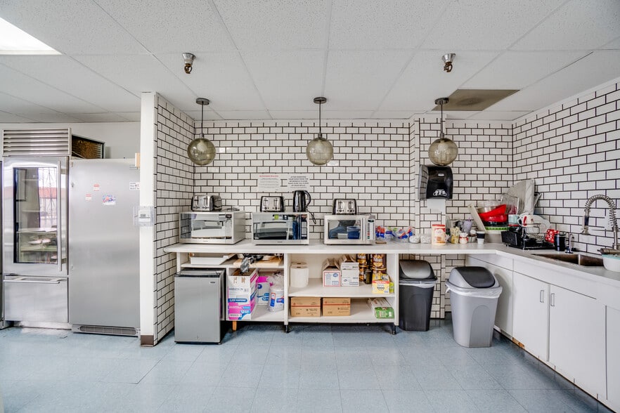 More Photos Of 10941 La Tuna Cyn, Sun Valley Warehouse For Sale