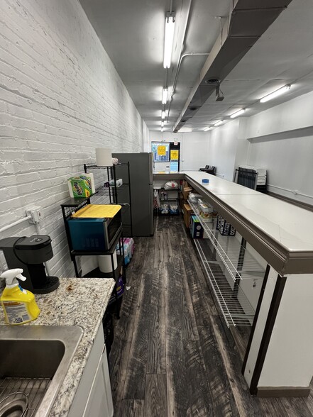 More Photos Of 2550-2558 W Peterson Ave, Chicago Office For Lease