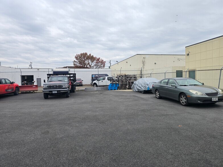 More Photos Of 100 Nancy St, West Babylon Warehouse For Lease