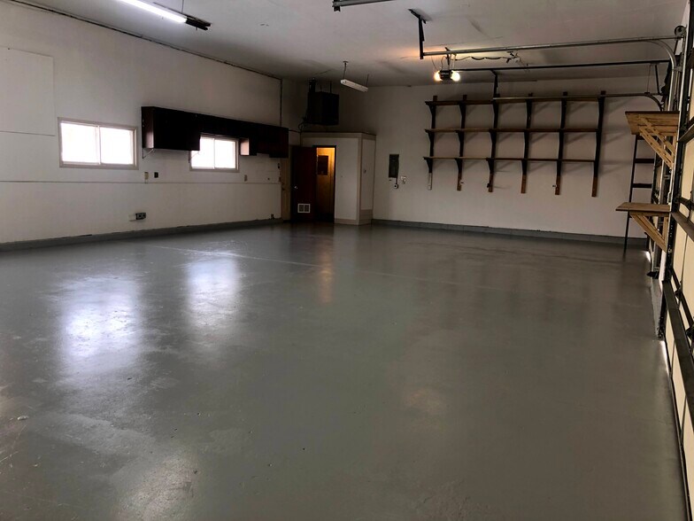 More Photos Of 225 Lake Ave, Lake Villa Warehouse For Lease