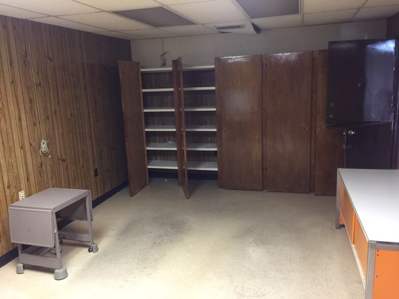 More Photos Of 7620 Navigation Blvd, Houston Medical For Lease