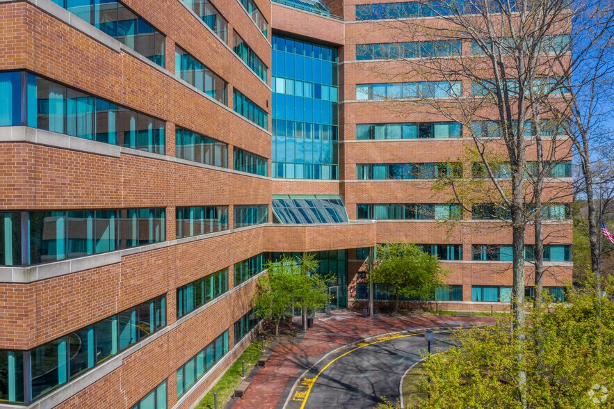 More Photos Of 35 Village Rd, Middleton Office For Lease