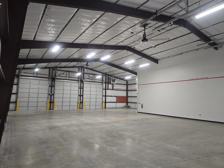 More Photos Of 8720 South Fwy, Fort Worth Warehouse For Lease