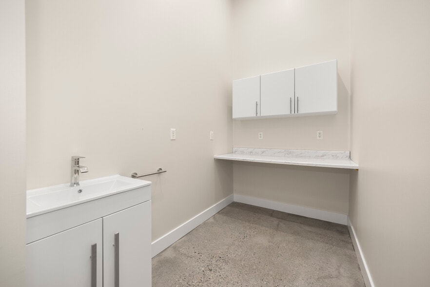 More Photos Of 3462 Greenfield rd, Berkley Medical For Sale