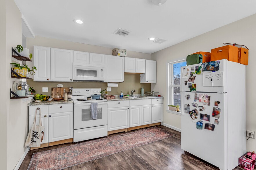 More Photos Of 59 N Main St, Manahawkin Freestanding For Sale