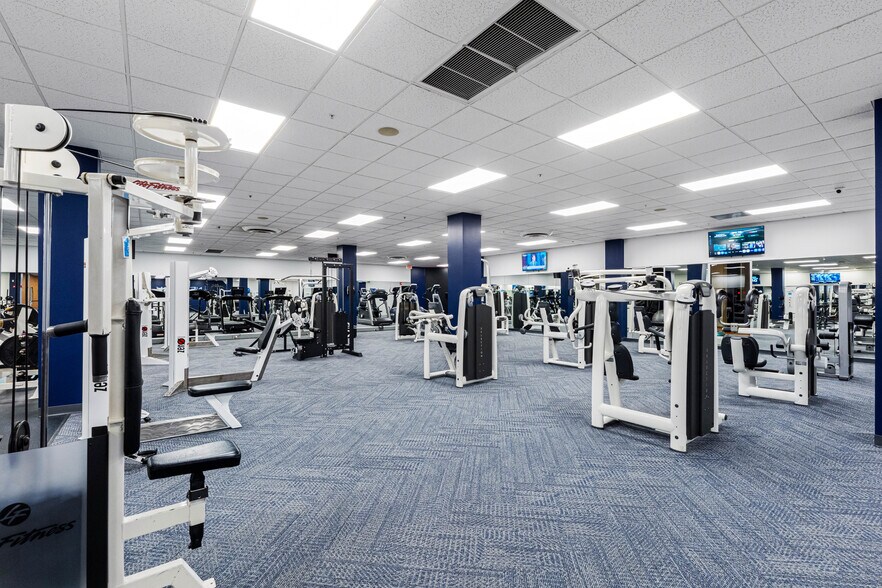 More Photos Of 5701 E Hillsborough Ave, Tampa Office For Lease