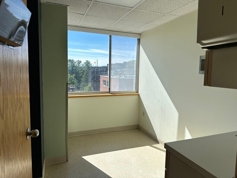 More Photos Of 133 Old Road to Nine Acre Cor, Concord Hospital For Sale