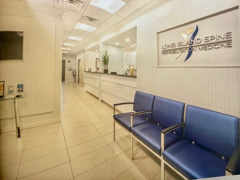 More Photos Of 560 Northern Blvd, Great Neck Medical For Lease
