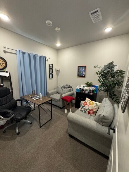 More Photos Of 105 Canyon Lake Cir, Lumberton Office For Sale