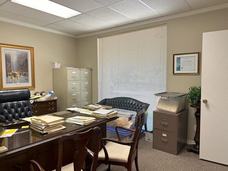 More Photos Of 901 N Mallard St, Palestine Medical For Sale