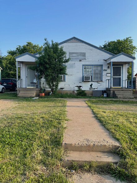 Primary Photo Of 4038 Walker St, Dallas Multifamily For Lease