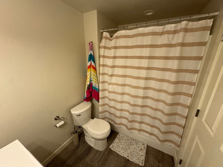 More Photos Of 2908 NW Canal Blvd, Redmond Specialty For Sale