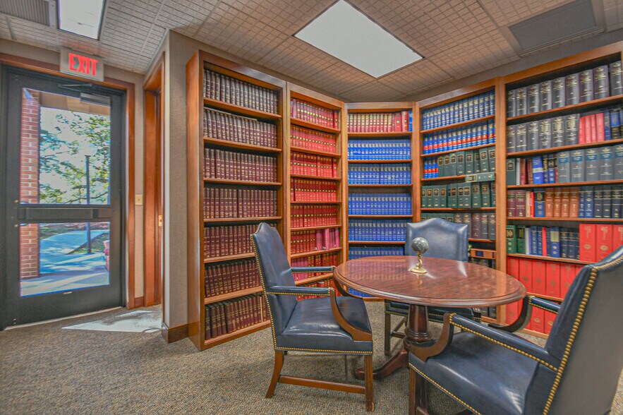 More Photos Of 220 Mckenzie Ave, Panama City Office For Sale