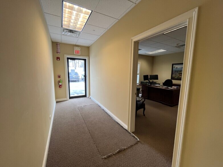 More Photos Of 1870 W Winchester Rd, Libertyville Office For Lease
