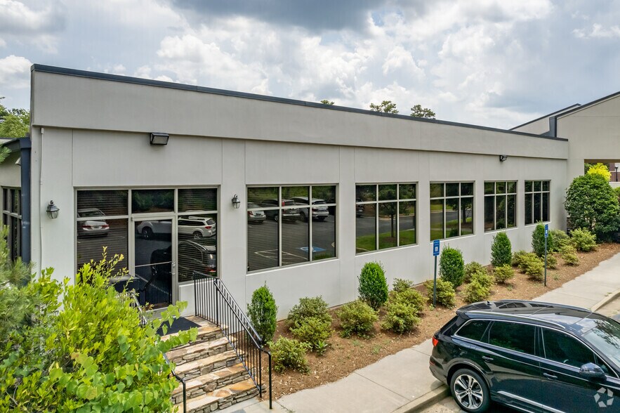 More Photos Of 2004 Commerce Dr, Peachtree City Office For Lease