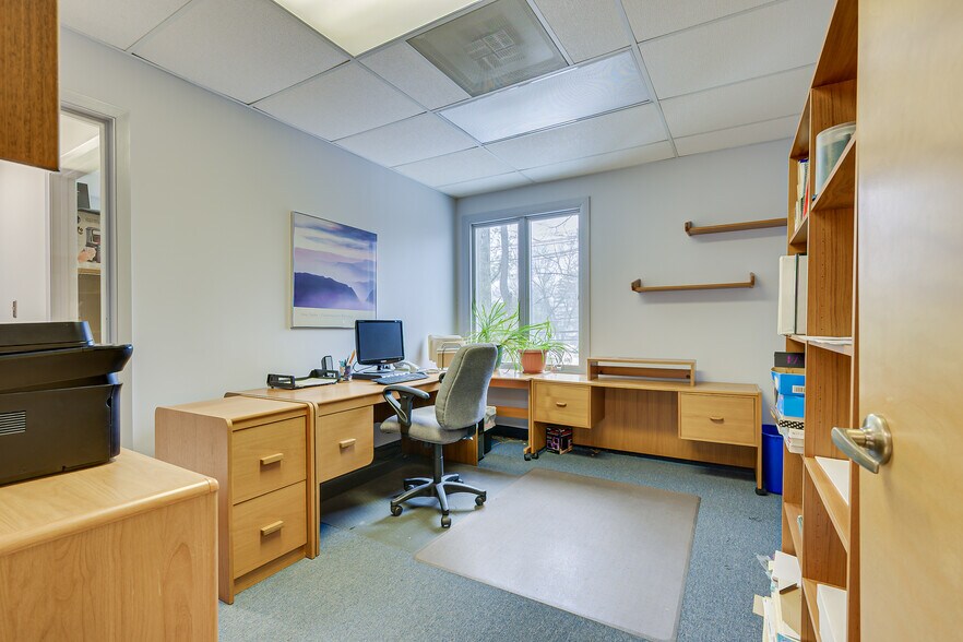 More Photos Of 11 Clyde Rd, Somerset Office For Sale