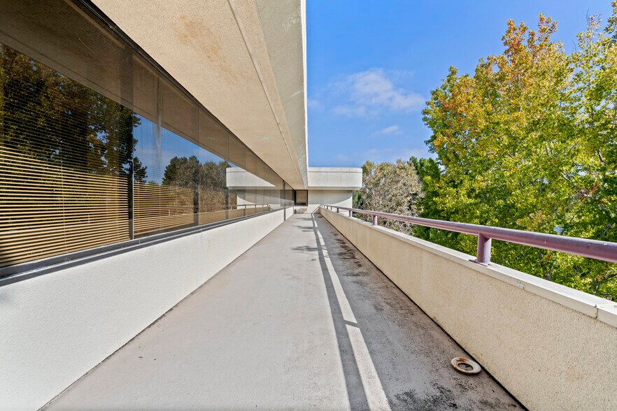 More Photos Of 3235 Kifer Rd, Santa Clara Office For Sale