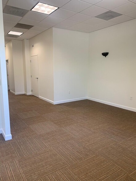 More Photos Of 14165 Robert Paris Ct, Chantilly Medical For Lease