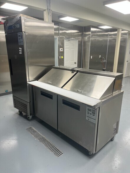 More Photos Of 7810 Bellfort Rd, Houston Restaurant For Lease