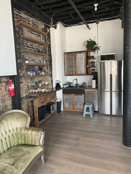 More Photos Of 1729 N 2nd St, Minneapolis Flex For Lease