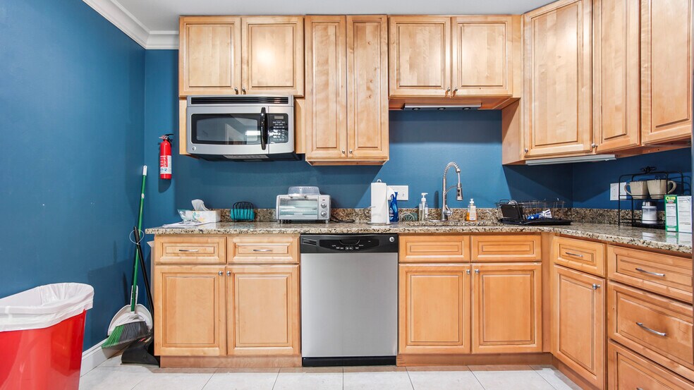 More Photos Of 308 Williams Ave, Port Saint Joe Storefront For Sale