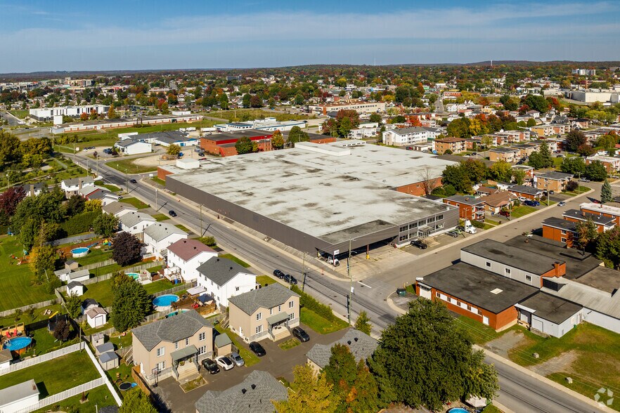 More Photos Of 677 Rue Douville, Granby Warehouse For Lease