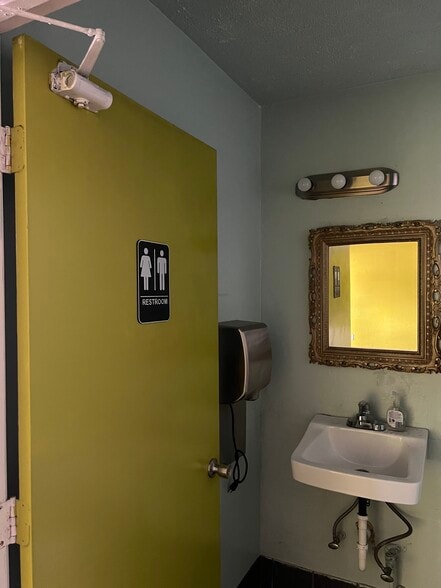 More Photos Of 2058 Edgewood Ave, Jacksonville Restaurant For Sale