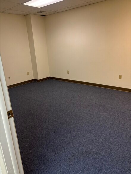 More Photos Of 12 Salters Creek Rd, Hampton Office For Lease