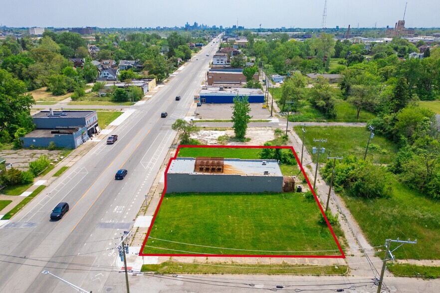 More Photos Of 16445 Hamilton Ave, Highland Park Freestanding For Sale