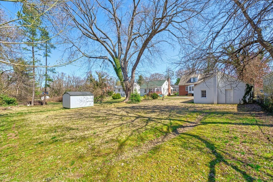 More Photos Of 121 N Hatcher Ave, Purcellville Office For Sale