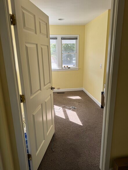 More Photos Of 6 Hollyhock Rd, Wilton Office For Lease