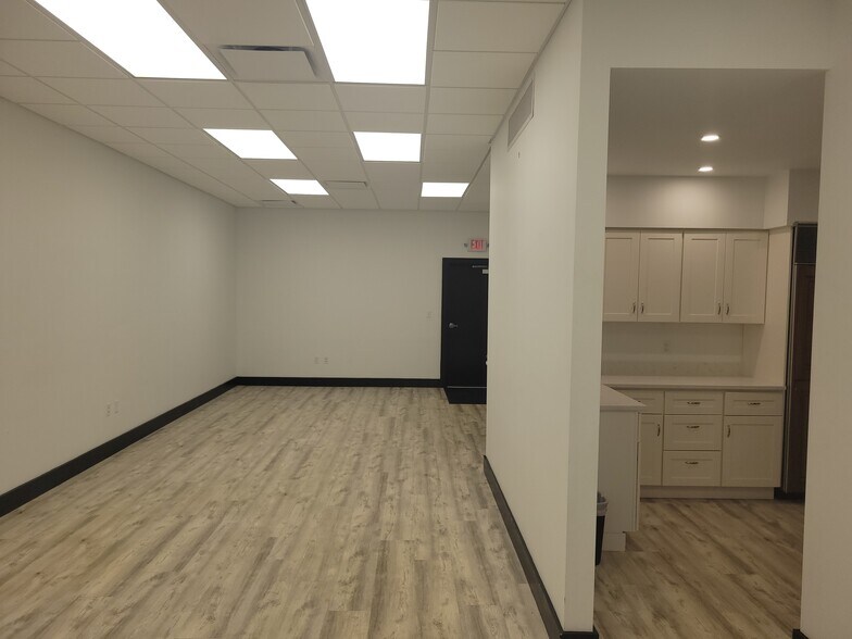 More Photos Of 3888 Mannix Dr, Naples Light Manufacturing For Lease
