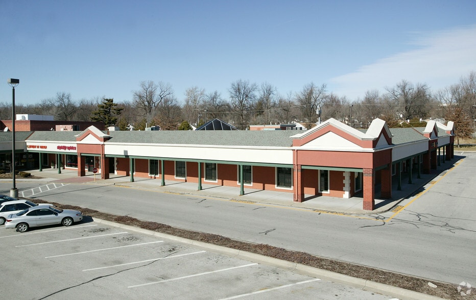 More Photos Of 7600-7620 State Line Rd, Prairie Village Unknown For Lease