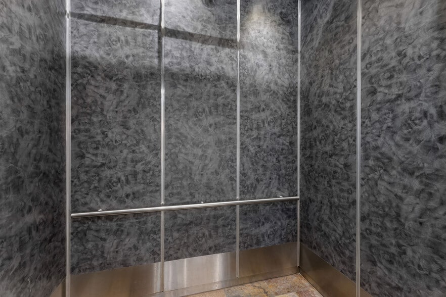 More Photos Of 5535-5551 Balboa Blvd, Encino Loft Creative Space For Lease