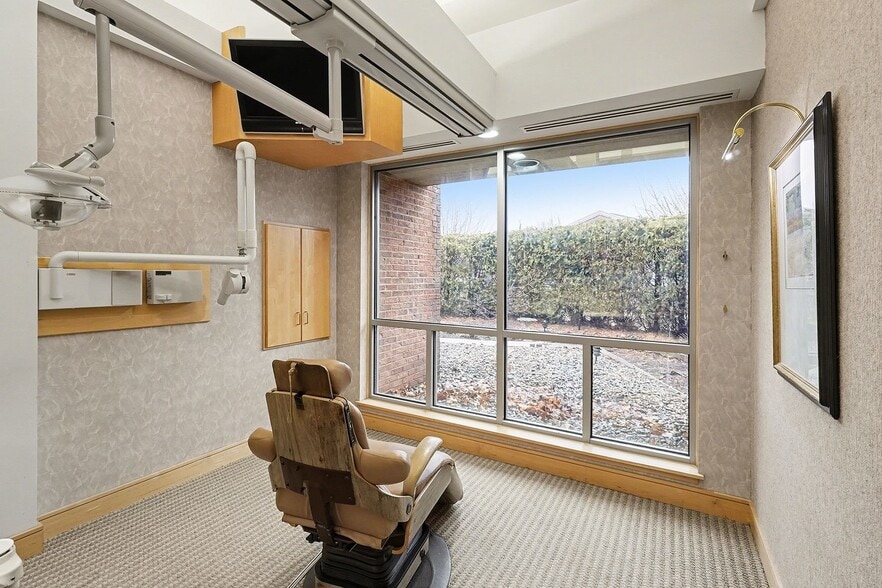 More Photos Of 15555 Silver Pky, Fenton Medical For Sale