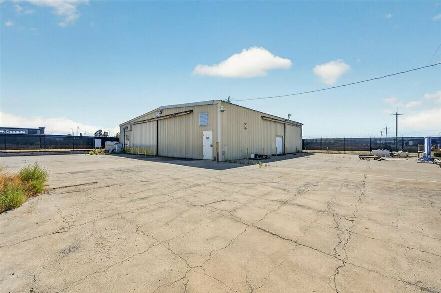 More Photos Of 925 M St, Firebaugh Manufacturing For Sale