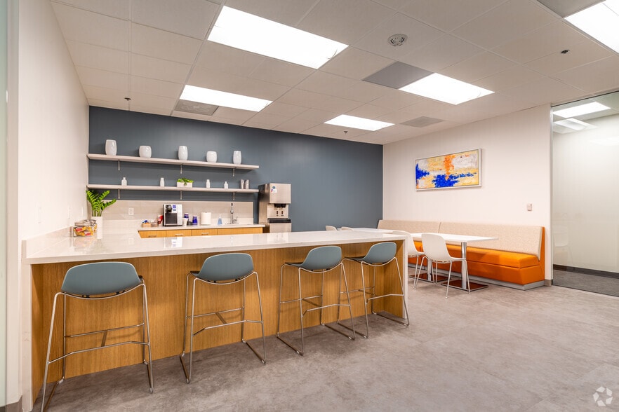 More Photos Of 8140 Walnut Hill Ln, Dallas Office For Lease