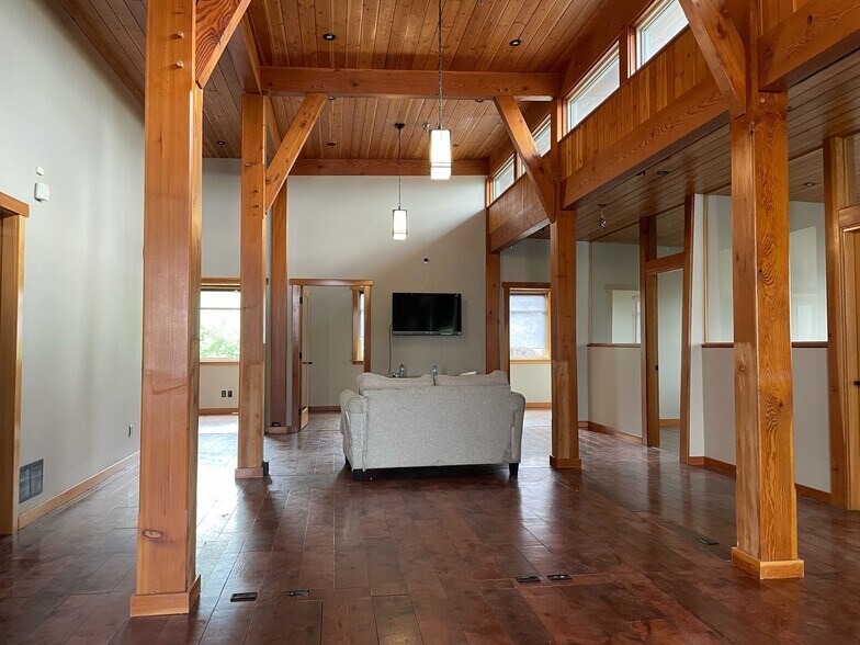 More Photos Of 26020 31B Ave, Langley Twp Flex For Lease