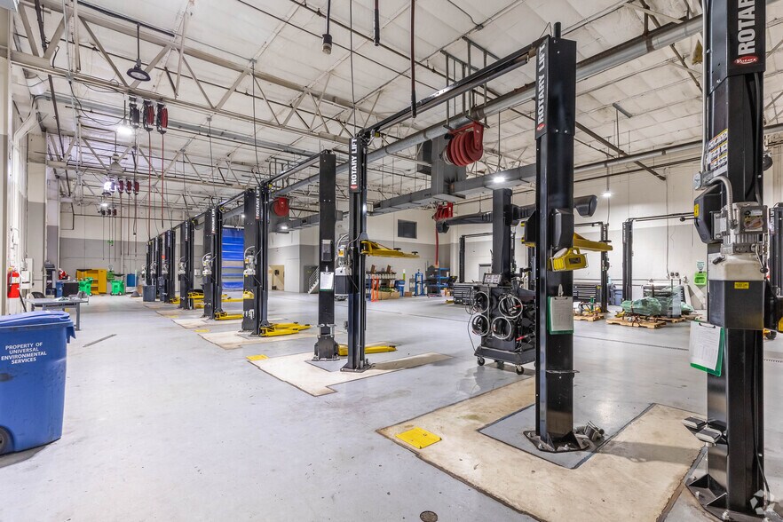 More Photos Of 4636 N Dale Mabry Hwy, Tampa Auto Dealership For Lease