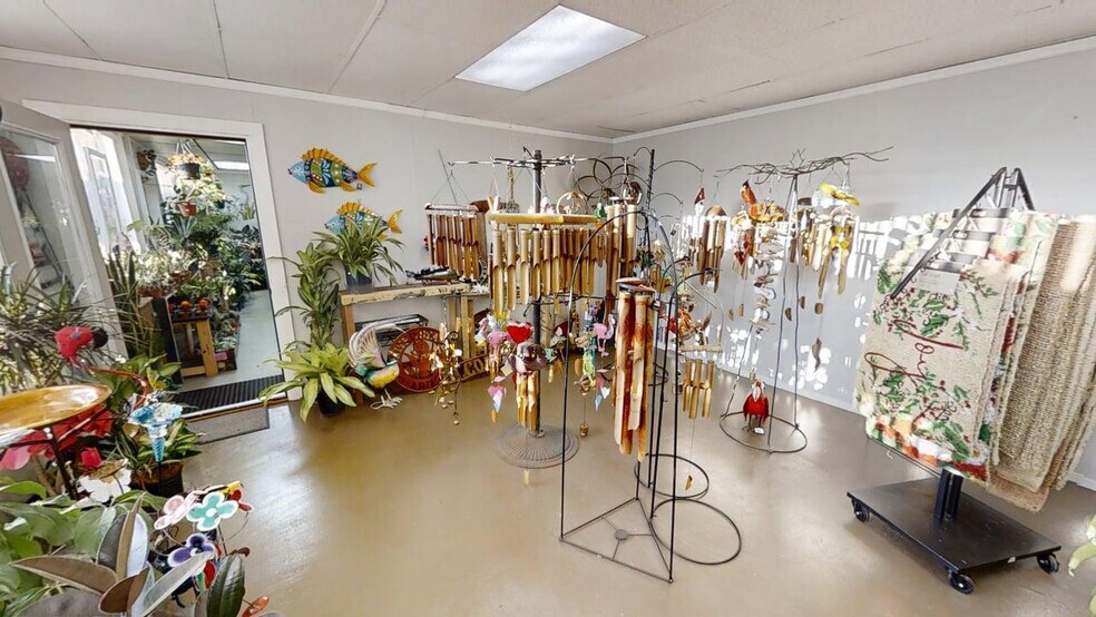 More Photos Of 17897 US-31, Vinemont General Retail For Sale