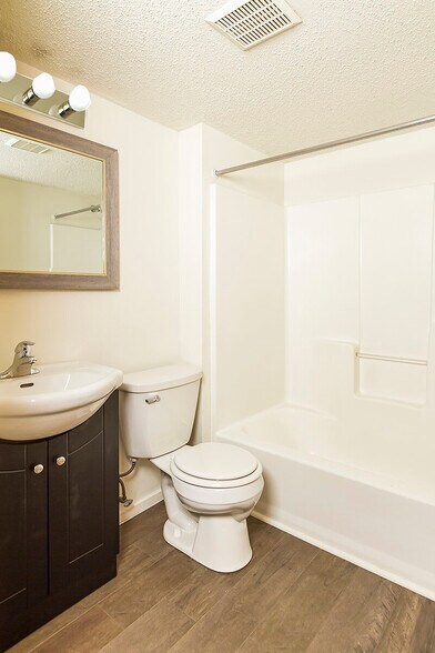 More Photos Of 1619 Hubbard Ave, Saint Paul Apartments For Sale