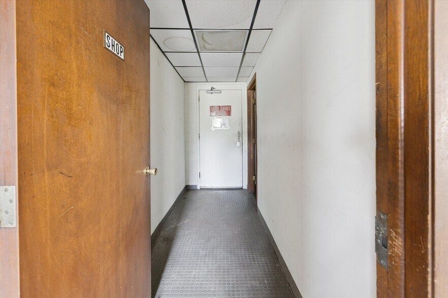 More Photos Of 211 Lee St, Saginaw Manufacturing For Sale