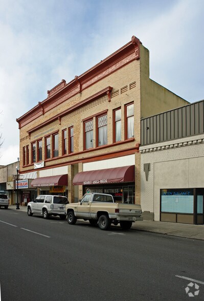 More Photos Of 622-630 SE Jackson St, Roseburg Storefront For Sale
