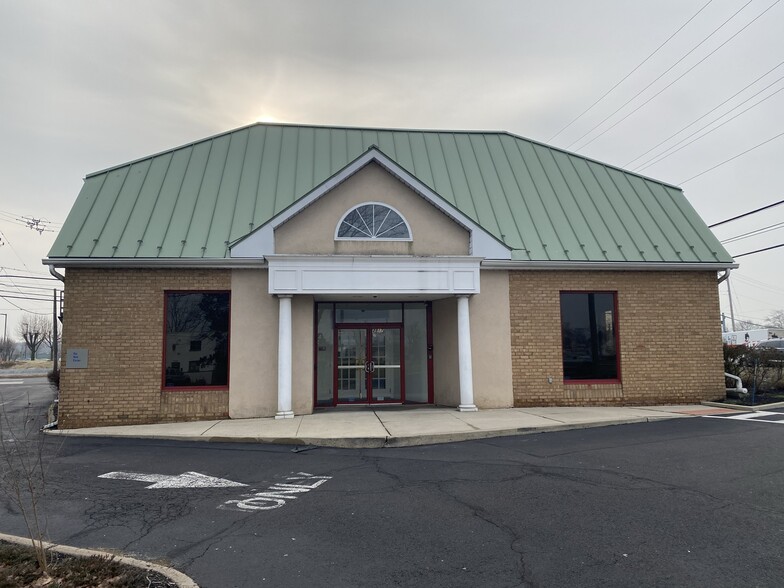 More Photos Of 2817 Street Rd, Bensalem Bank For Lease
