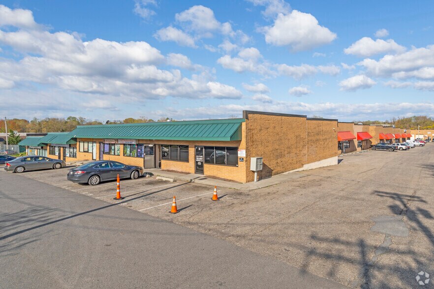 More Photos Of 550 N Crain Hwy, Glen Burnie Storefront For Lease
