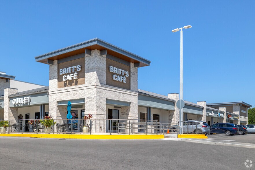 More Photos Of 3636 Harden Blvd, Lakeland Supermarket For Lease