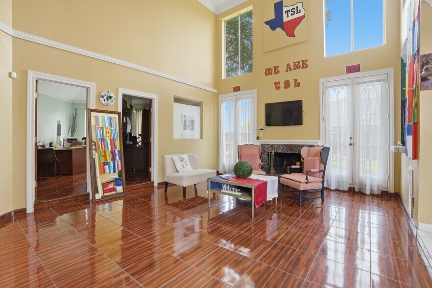 More Photos Of 13700 Lakewood Forest Dr, Houston Office For Sale